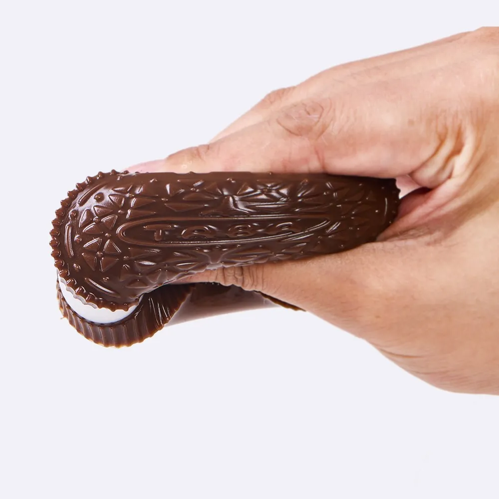 60g Choco-white Sandwich Cookie Taba Squishy — photo 2