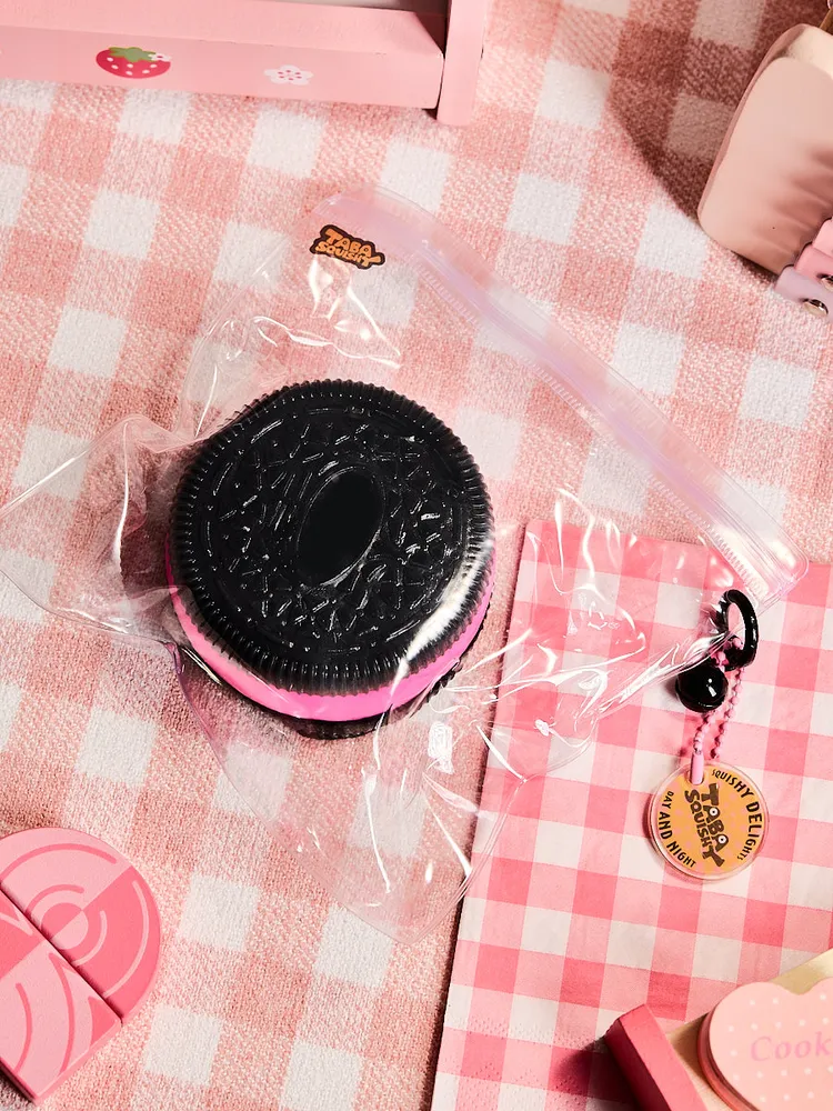 Black-fuchsia Cookie Sandwich Taba Squishy — photo 5