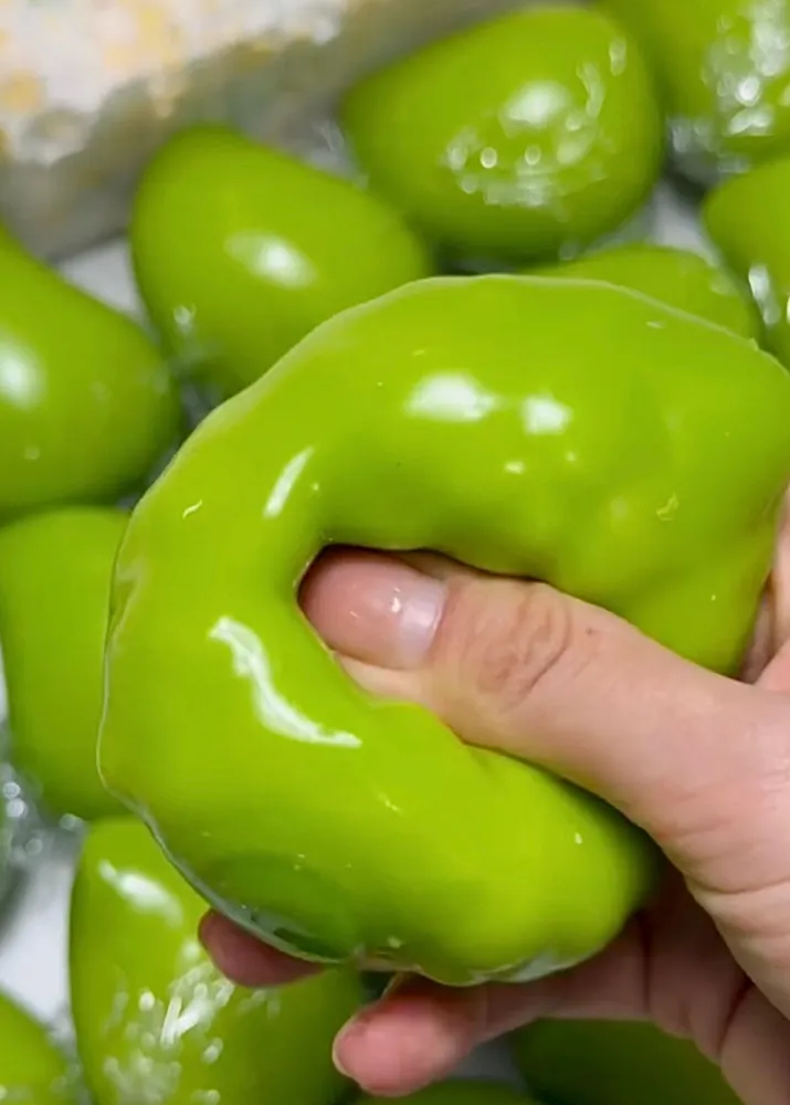 Color Changing Mango Stress Ball Squishy Stress Relief Decompression Toy — photo 4