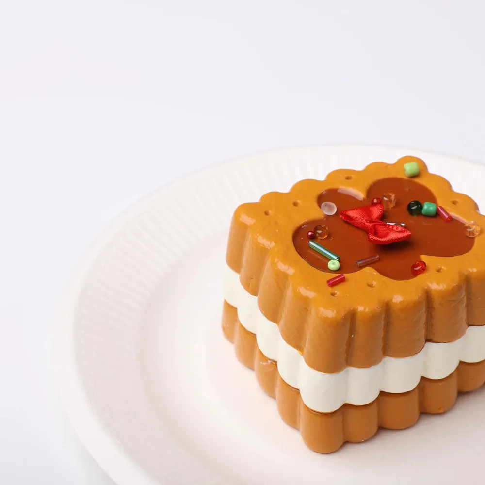 【CT136】Gingerbread Man Hollow Cookies Squishy Toy — photo 3