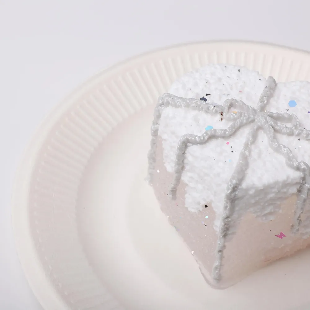 【CT148】Heart-Shaped Gift Box Squishy Toy — photo 4
