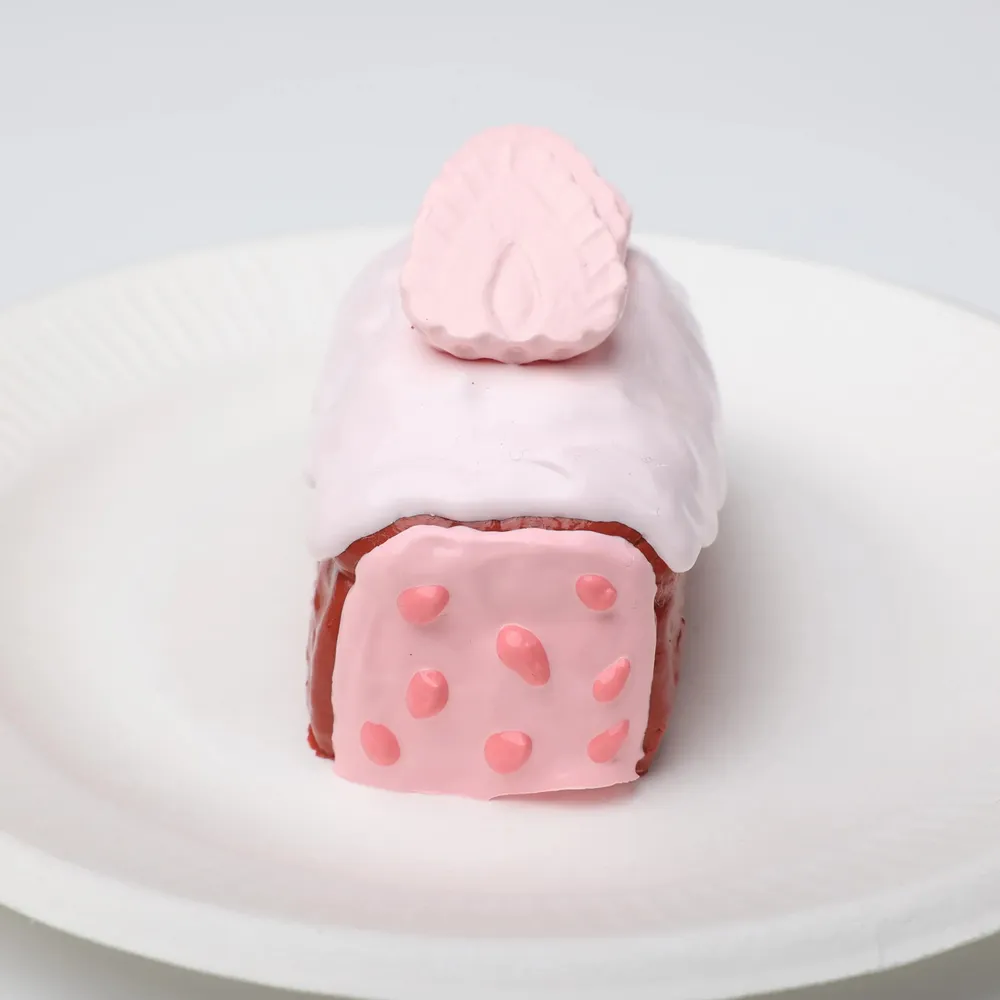 【CT164】Strawberry Pound Cake Squishy Toy — photo 5