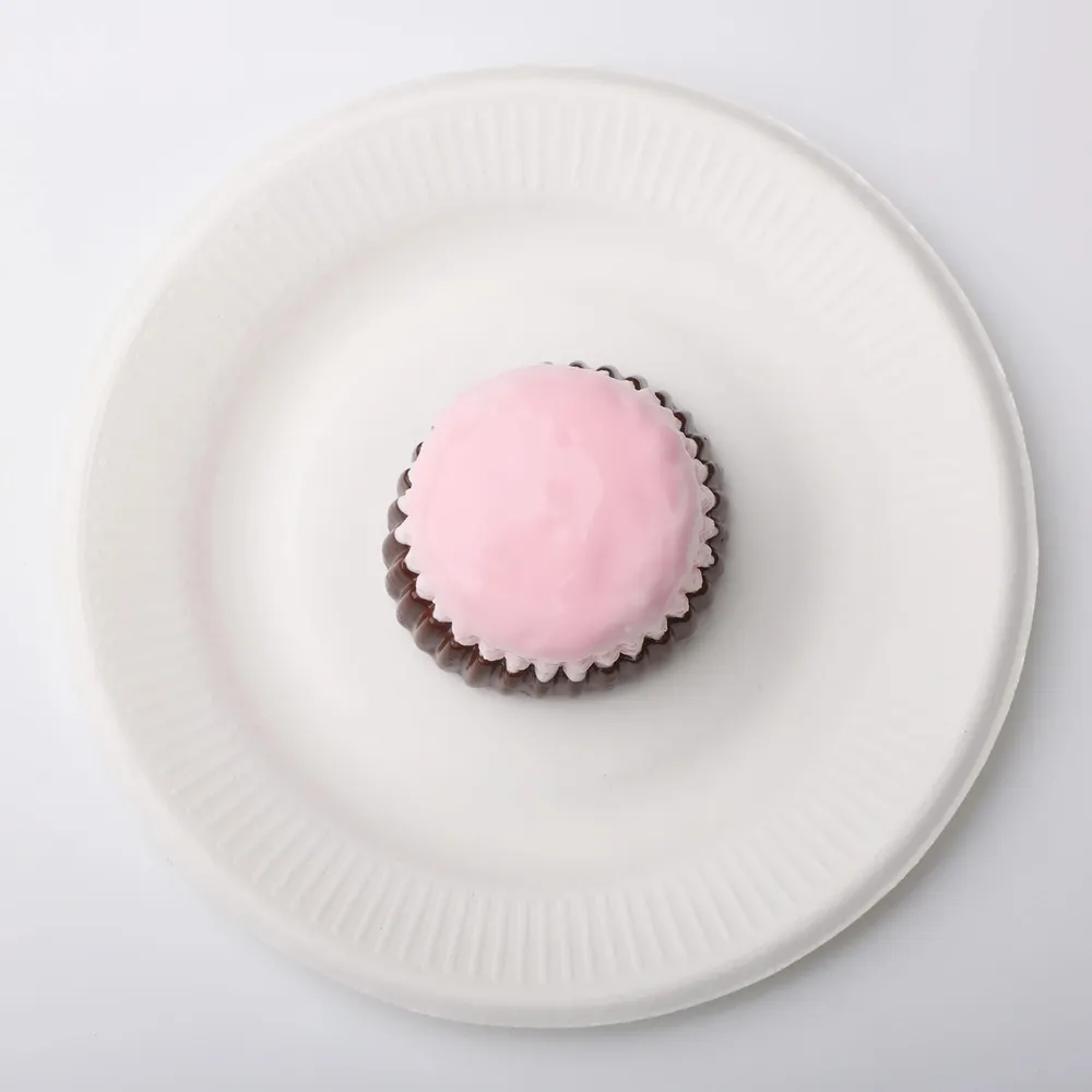 【CT181】Pink Chocolate Canelé Cake Squishy Toy — photo 4