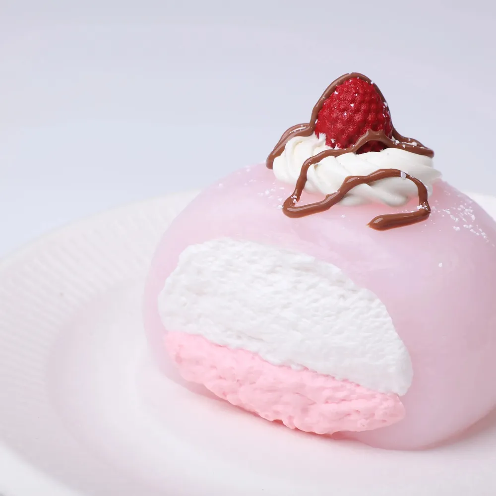 【CT242】Strawberry Daifuku Squishy Toy — photo 2