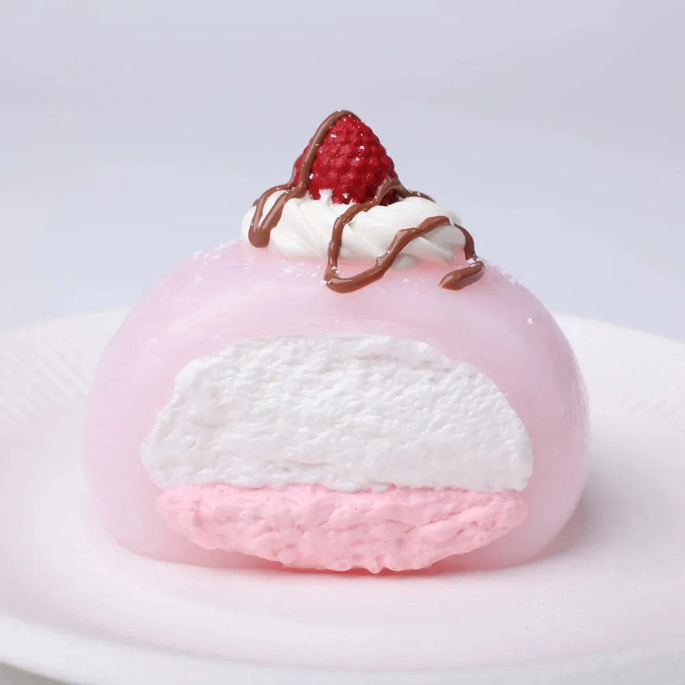【CT242】Strawberry Daifuku Squishy Toy — photo 3