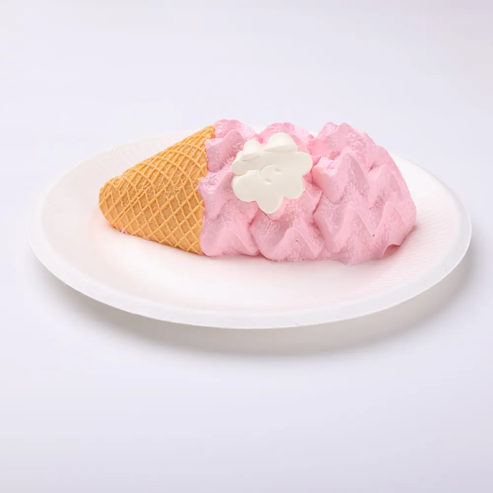【CT255】Treemie Strawberry Ice Cream Cone Squishy Toy — photo 4